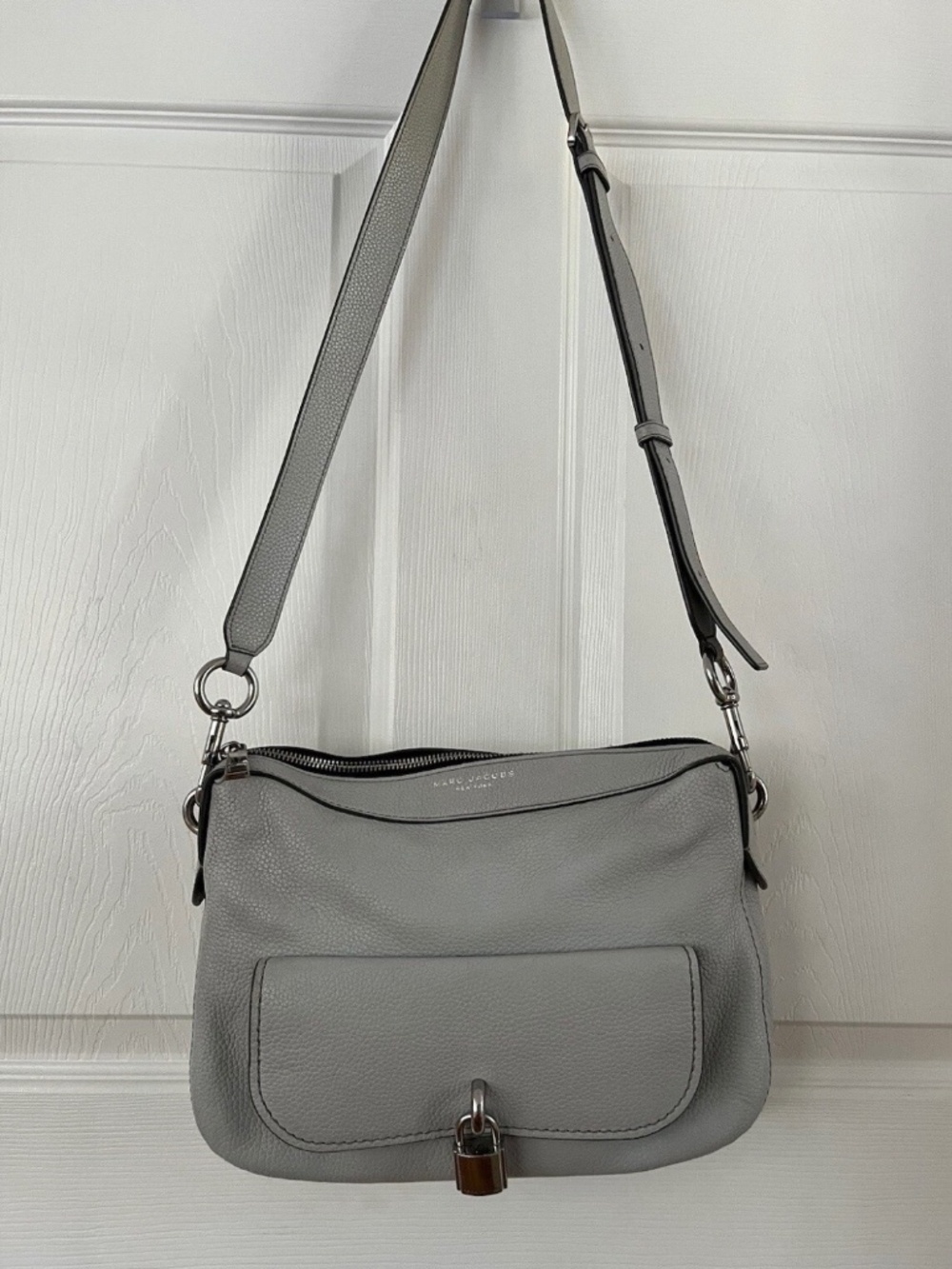 Marc Jacobs Lock That Leather Messenger Handbag Purse Grey